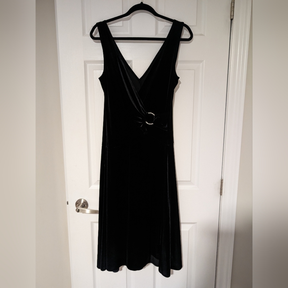 Black velvet v-neck front & back formal dress